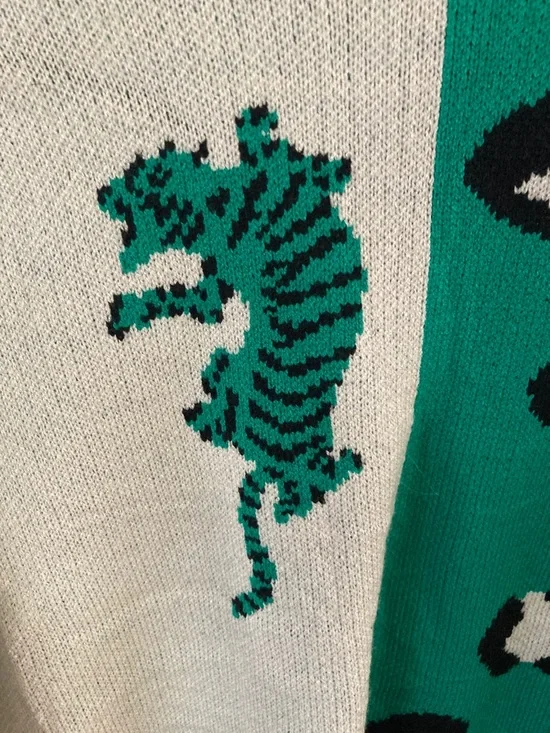 Derax Sweater Tiger Print NWT - Picture 6 of 8